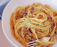 Spaghetti con le acciughe e la mollica.jpg