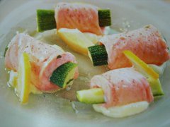 Rotolini di salmone e zucchine.jpg