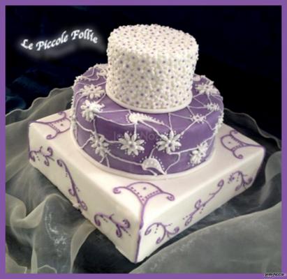 wedding-cake-multipiano-con-decori-in-lilla.jpg