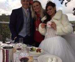 Maga Angie - Insieme agli sposi