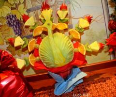 Pavone di frutta fresca per il ricevimento di matrimonio