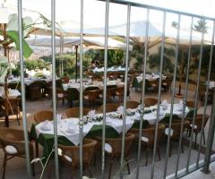 Tavoli in verde per il matrimonio