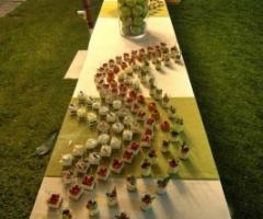 Tavolo degli antipasti al ricevimento di matrimonio