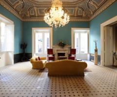 Il lussuoso Salone delle Cariatidi