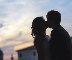 Il bacio degli sposi.