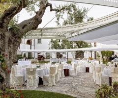 Borgo Ducale Brindisi - I tavoli all'aperto