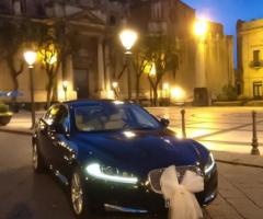 Jaguar XF addobbata per il matrimonio