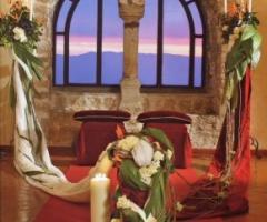 Allestimento floreale per la cerimonia di matrimonio