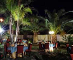 Ricevimento di matrimonio in giardino