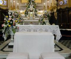 Allestimento floreale della chiesa - il Garden Pastorelli