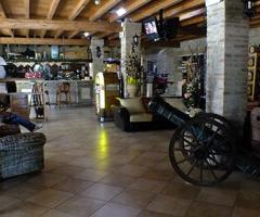 Multiristorante Bussola - I saloni interni dall'atmosfera rustica e ospitale