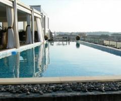Piscina e terrazza per ricevimenti di matrimonio a Roma