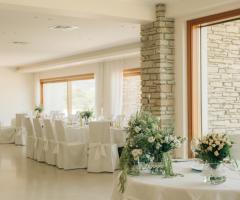 Mise en place bianca per le nozze