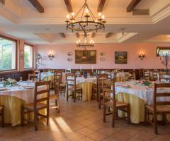 Sala interna per il ricevimento di matrimonio - I Calanchi Country Hotel & Resort