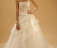 Abito di un bianco incantevole, per una sposa solare e sorridente