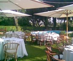 Ricevimento di matrimonio in giardino