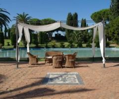 Gazebo nei pressi della fontana della villa