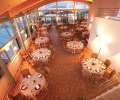 L'ampia sala ricevimenti del Grande Albergo Sole vista dall'alto