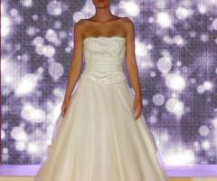 Abito in organza e tulle glitter con bustino realizzato con applicazioni di pizzo in seta con strass e perline - Atelier Laura La Spina