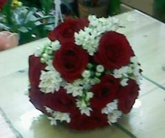 Bouquet a palla di rose rosse