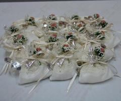 Sacchetti porta confetti con fiorellini