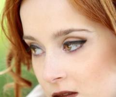 Un primo piano di un elegante e raffinato viso - Sarart Make Up