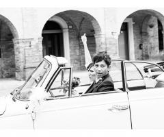 FotoGesti - Sposi in auto in bianco e nero