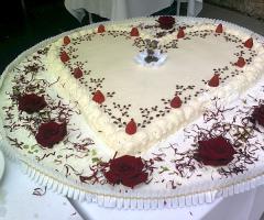 La torta nuziale a forma di cuore