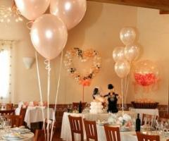 Allestimento con palloncini per la location di matrimonio