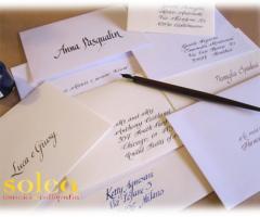 Personalizzazione buste con nomi e indirizzi in diversi caratteri (Solea mosaici&calligrafia)