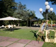 Ricevimento di matrimonio in giardino