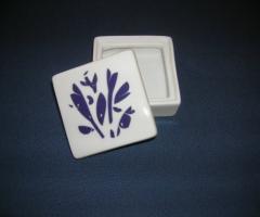 Scatolina in ceramica decorata per le nozze