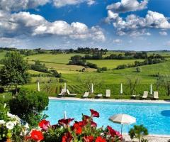 Location con piscina per il matrimonio a Montepulciano