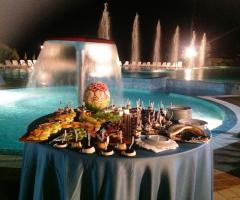 Allestimento buffet a bordo piscina - Sala ricevimenti I Giardini di Nausicaa