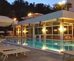 Piscina dell'hotel per i ricevimenti di matrimonio