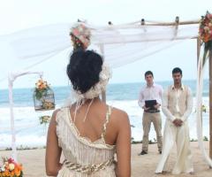 La sposa raggiunge il suo sposo