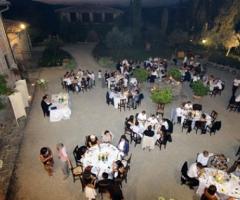 Ricevimento di matrimonio serale all\'aperto