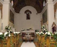 Addobbi floreali per la cerimonia di matrimonio in chiesa