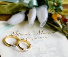 Fotografia del libretto del matrimonio e delle fedi nuziali