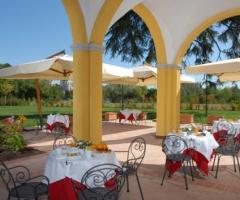 Villa Aretusi - Tavoli per le nozze in veranda