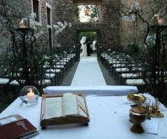 Celebrazione del matrimonio all'aperto