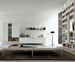 Soggiorno di design con libreria a giorno