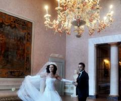 Gli sposi nella location di nozze - Foto Binci Stefano