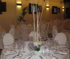 Allestimento di tavoli per le nozze curato da GalaService