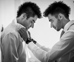 Lo sposo e il testimone di nozze