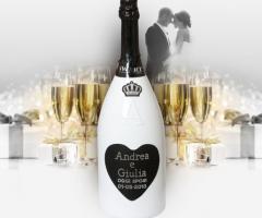 Bottiglia di spumante personalizzata per il brindisi agli sposi