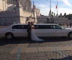 Regina Eventi - L'auto di lusso per gli sposi