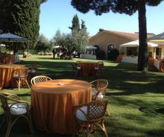 Ricevimento di matrimonio in giardino