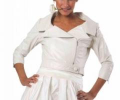 Vestito da sposa con giacca in pelle bianca