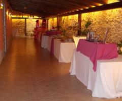 Castello Blasche: buffet nella sala in pietra